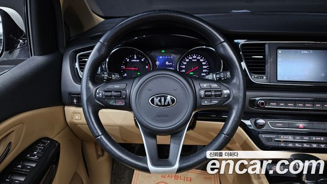 Kia Canival 2017 — photo 20