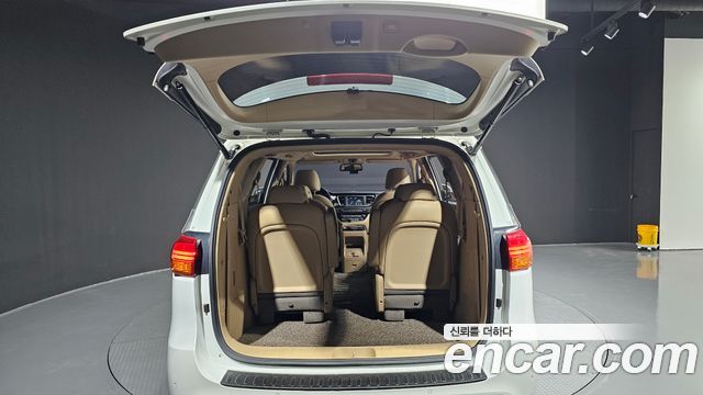 Kia Canival 2017 — photo 26
