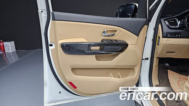 Kia Canival 2017 — photo 14