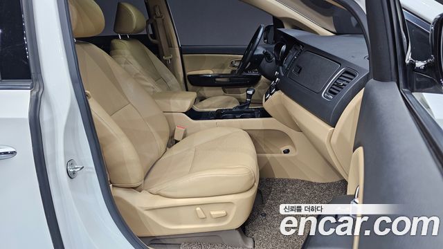 Kia Canival 2017 — photo 16