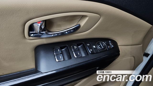 Kia Canival 2017 — photo 29
