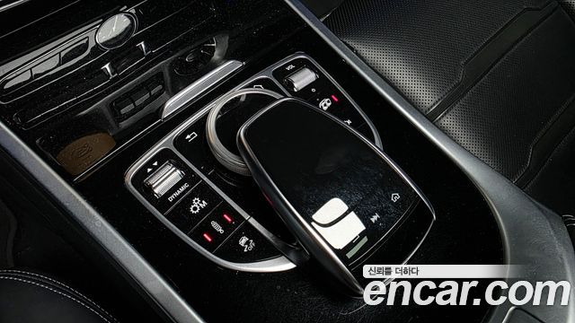 Mercedes-Benz G-Class 2020 — photo 17