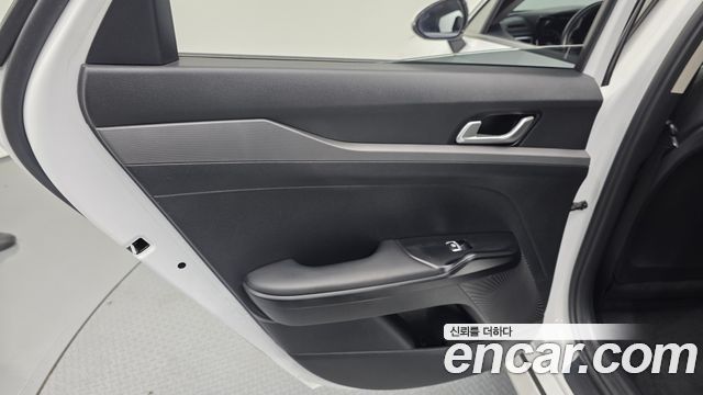 Kia K5 2023 — photo 15