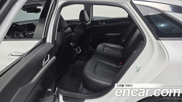 Kia K5 2023 — photo 16
