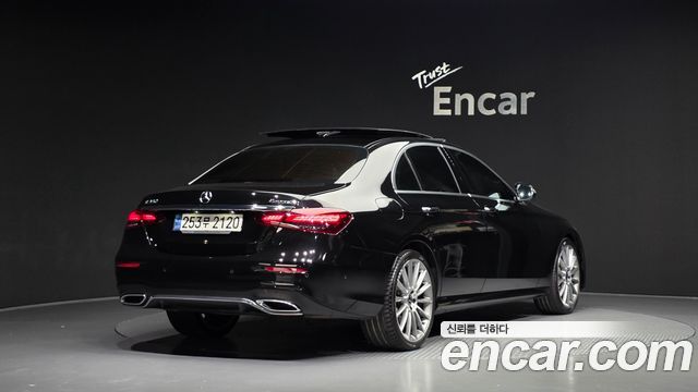 Mercedes-Benz E-Class 2022 — photo 2