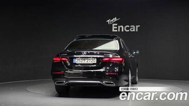 Mercedes-Benz E-Class 2022 — photo 4