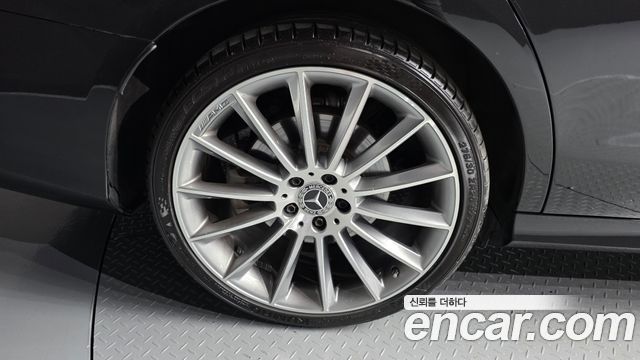Mercedes-Benz E-Class 2022 — photo 5