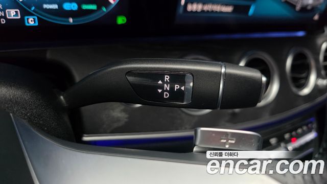 Mercedes-Benz E-Class 2022 — photo 12