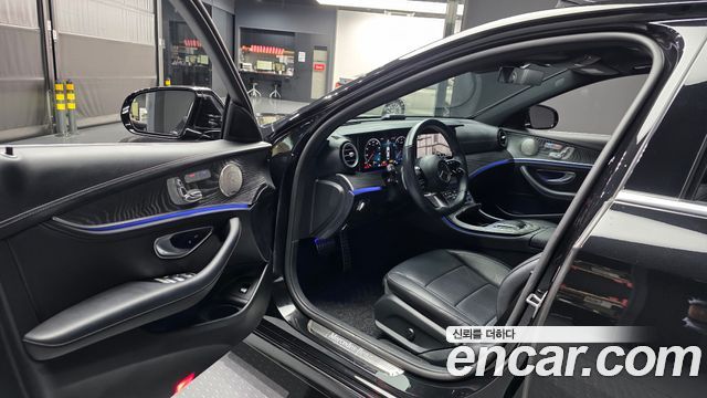 Mercedes-Benz E-Class 2022 — photo 13