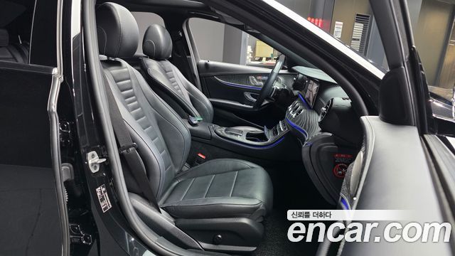 Mercedes-Benz E-Class 2022 — photo 17