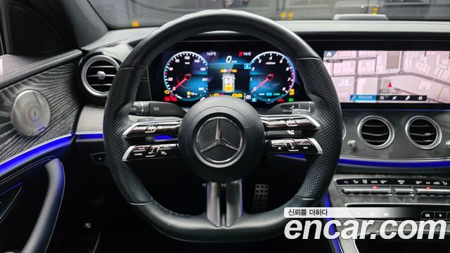 Mercedes-Benz E-Class 2022 — photo 19
