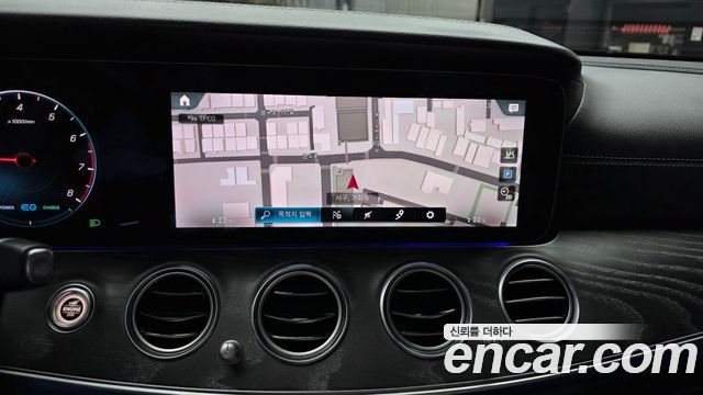 Mercedes-Benz E-Class 2022 — photo 20