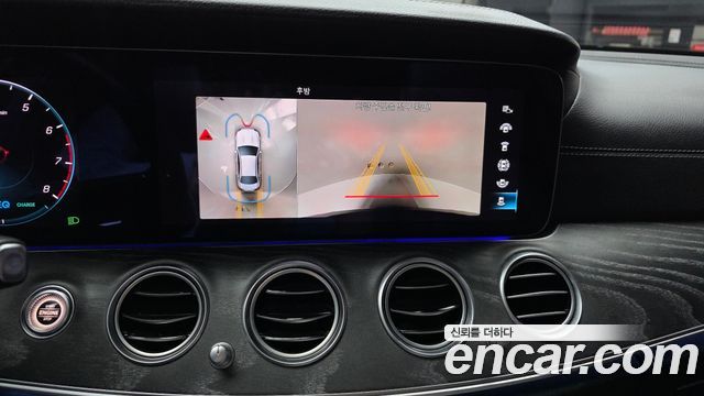 Mercedes-Benz E-Class 2022 — photo 21