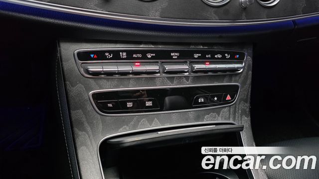 Mercedes-Benz E-Class 2022 — photo 23