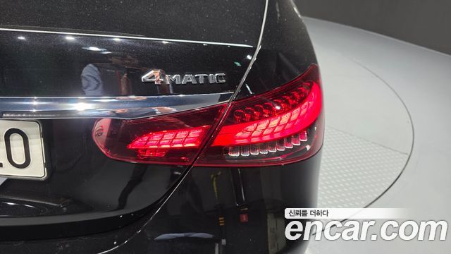 Mercedes-Benz E-Class 2022 — photo 9