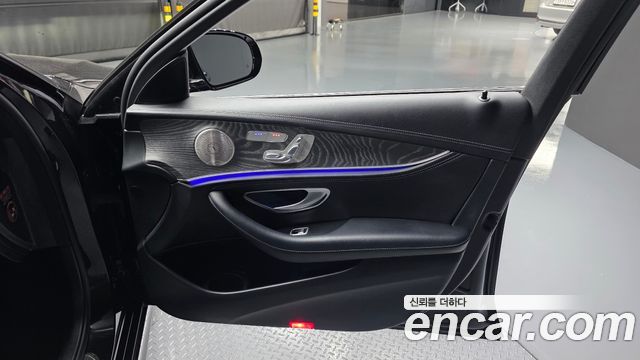 Mercedes-Benz E-Class 2022 — photo 15