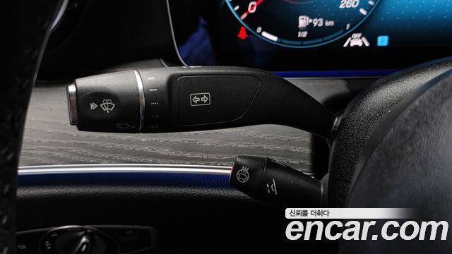 Mercedes-Benz E-Class 2022 — photo 28
