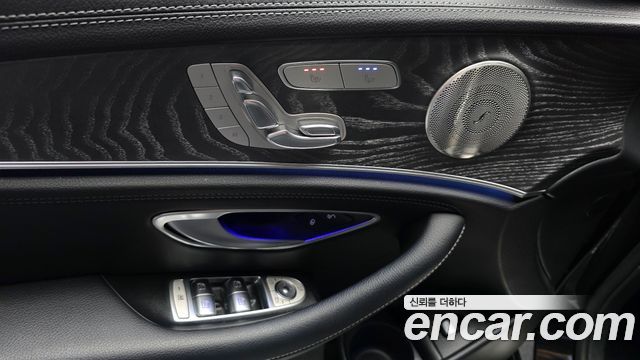 Mercedes-Benz E-Class 2022 — photo 29