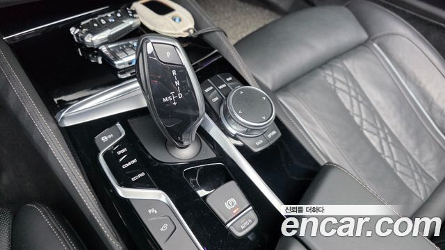 BMW 5-Series 2018 — photo 9