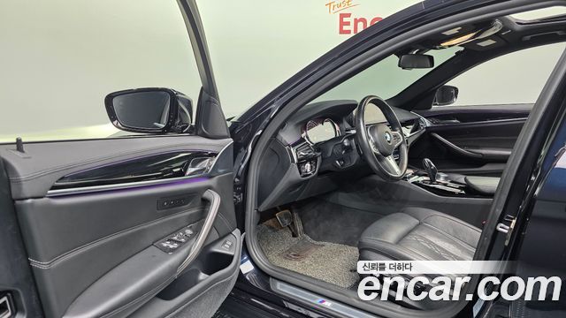 BMW 5-Series 2018 — photo 10