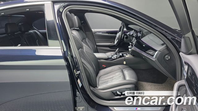 BMW 5-Series 2018 — photo 11