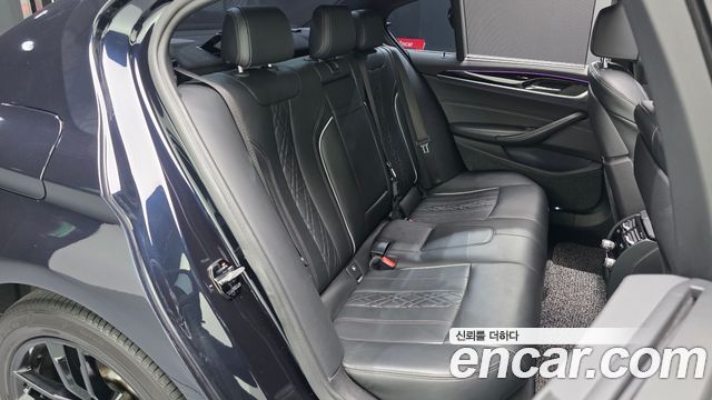 BMW 5-Series 2018 — photo 12