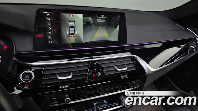 BMW 5-Series 2018 — photo 15