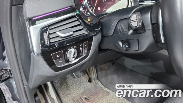 BMW 5-Series 2018 — photo 16