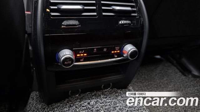 BMW 5-Series 2018 — photo 17