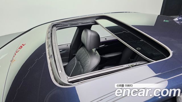 BMW 5-Series 2018 — photo 18