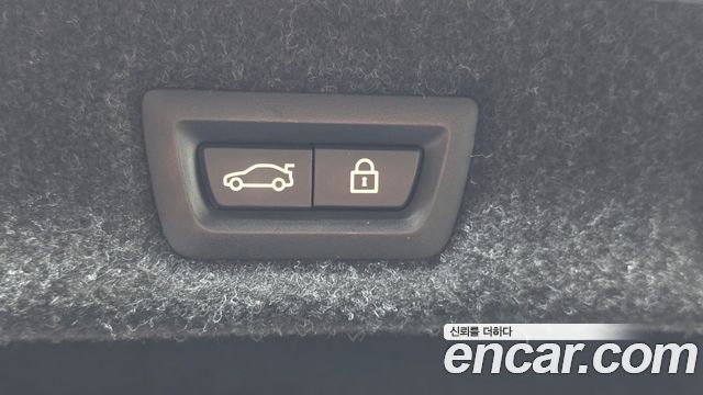 BMW 5-Series 2018 — photo 20