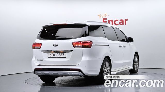Kia Canival 2016 — photo 2