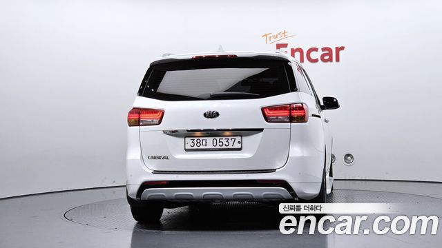 Kia Canival 2016 — photo 4