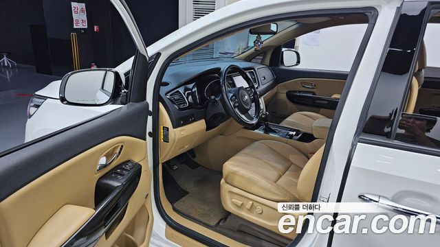 Kia Canival 2016 — photo 10
