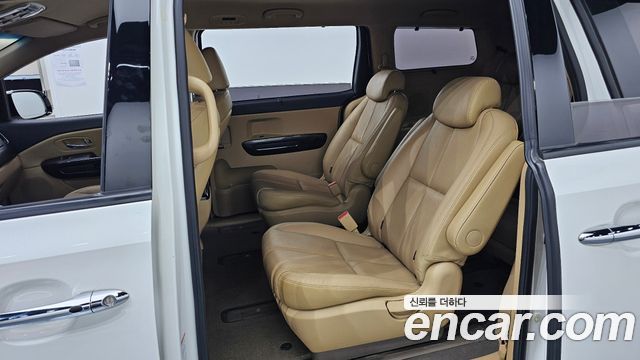 Kia Canival 2016 — photo 12