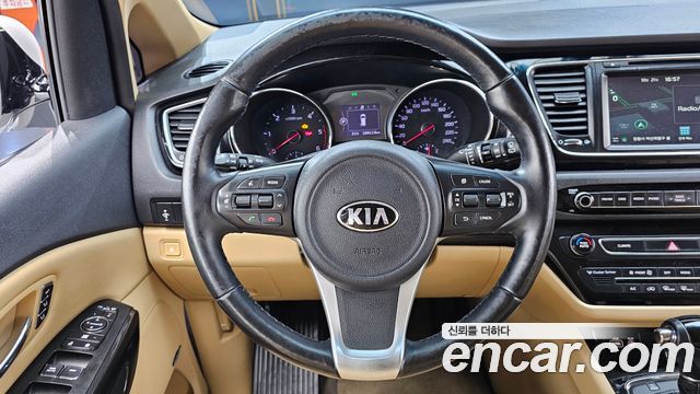 Kia Canival 2016 — photo 13