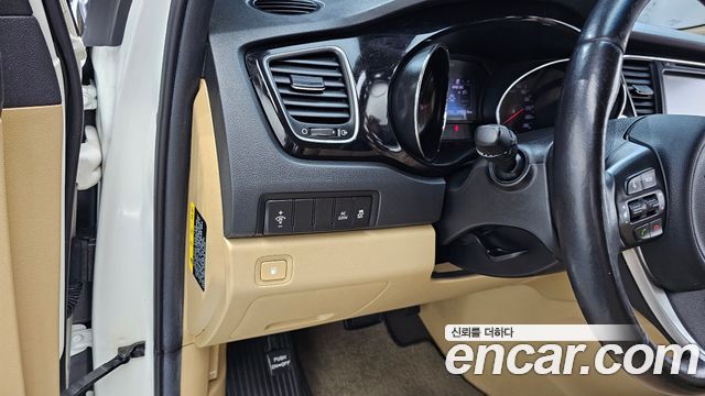 Kia Canival 2016 — photo 17