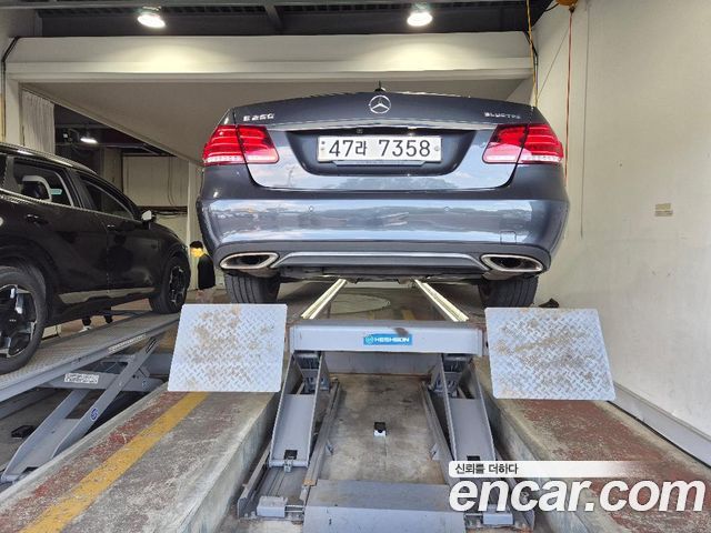 Mercedes-Benz E-Class 2015 — photo 2