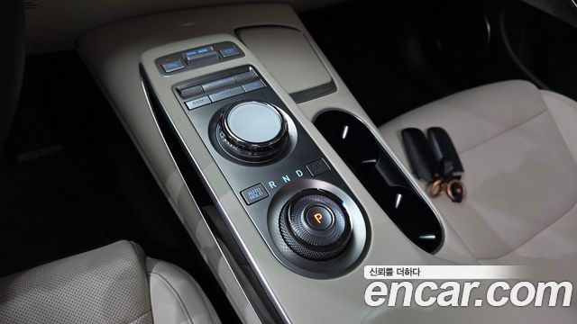 Genesis GV70 2023 — photo 12