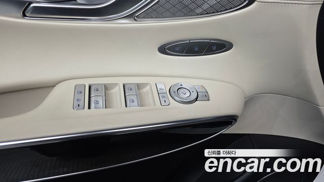 Genesis GV70 2023 — photo 17