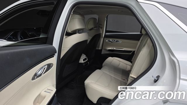 Genesis GV70 2023 — photo 21