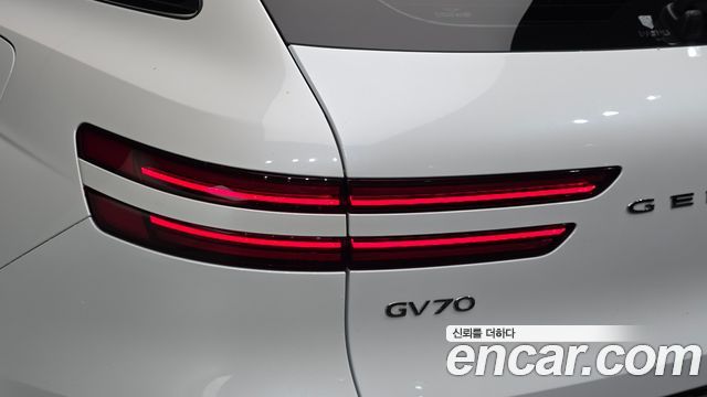 Genesis GV70 2023 — photo 9