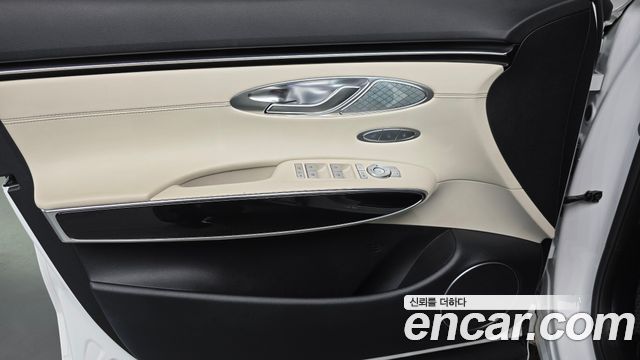 Genesis GV70 2023 — photo 14