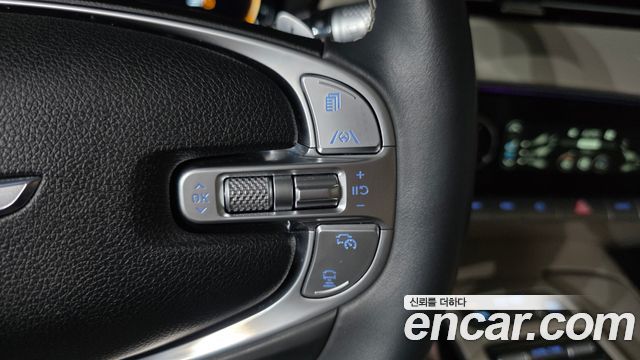 Genesis GV70 2023 — photo 28