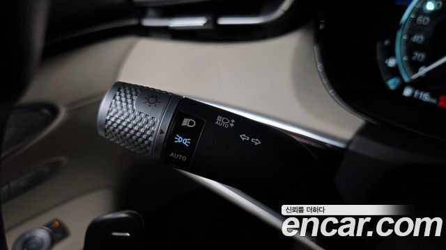 Genesis GV70 2023 — photo 32