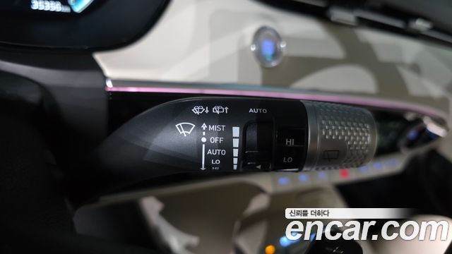 Genesis GV70 2023 — photo 34