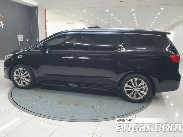 Kia Canival 2017 — photo 17