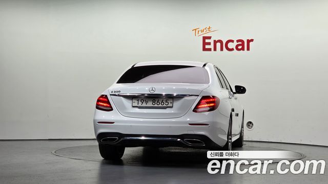 Mercedes-Benz E-Class 2019 — photo 4