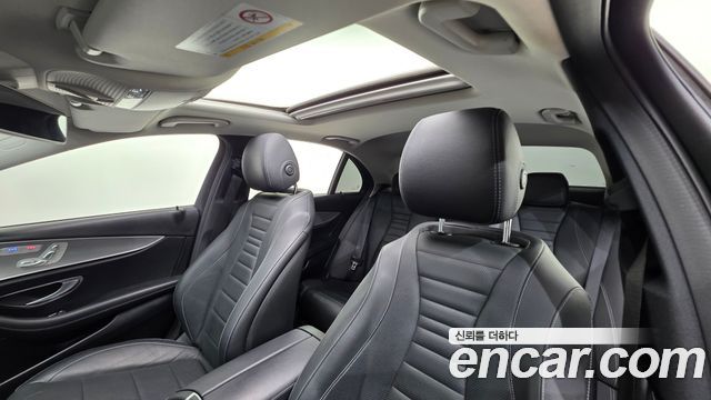 Mercedes-Benz E-Class 2019 — photo 12