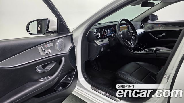 Mercedes-Benz E-Class 2019 — photo 13